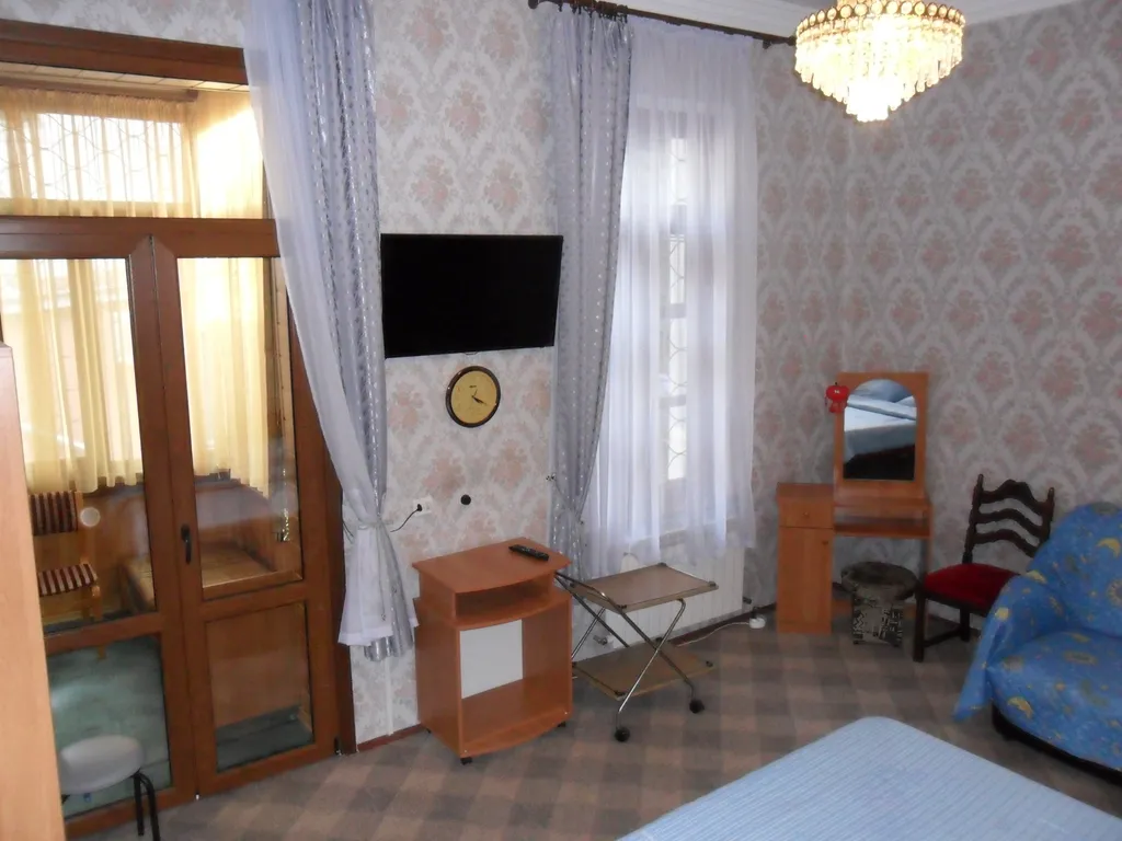 Коттедж Дом с парковкой и отдельным  двором — Ялта