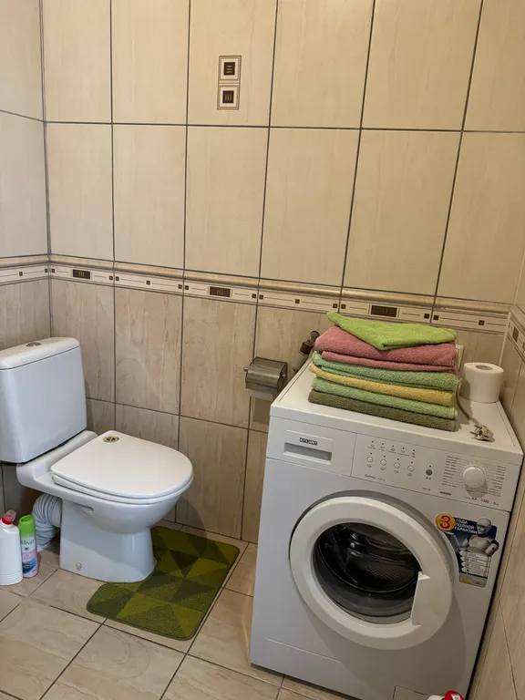 Большая 3-комнатная квартира в самом центре на площади