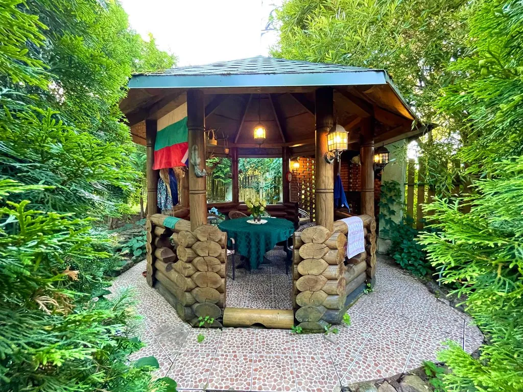 Коттедж Домик с теплым бaссейном и баней — Малые Горки