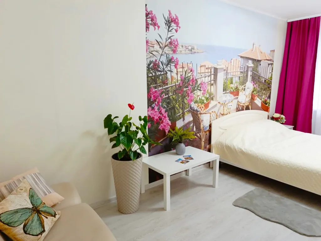 Светлая уютная квартира в центре города — аренда посуточно в Псков