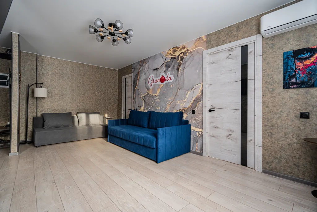 Красивая уютная двухкомнатная квартира с новым дизайнерским ремонтом