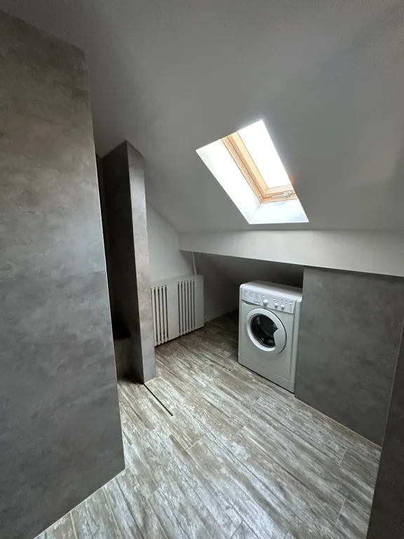 Мансардный этаж частного дома с большой террасой