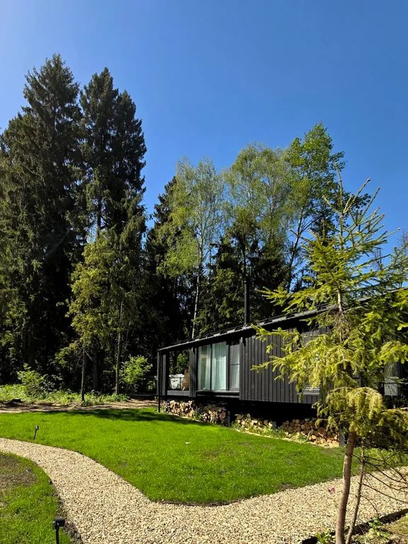 Коттедж Дом с двумя спальнями и сауной в еловом лесу — Шадрино