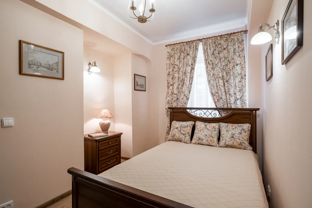 Апартаменты Кареты и Лошади с тремя спальнями рядом с Эрмитажем