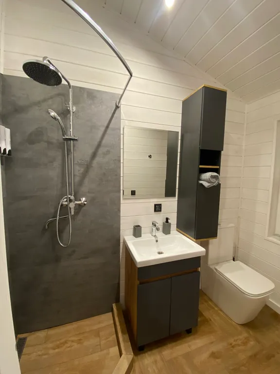 Дом с Сибирским чаном в лесной сказке