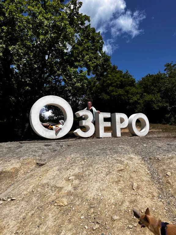 Уютная студия с видом на бассейн и можжевеловый лес