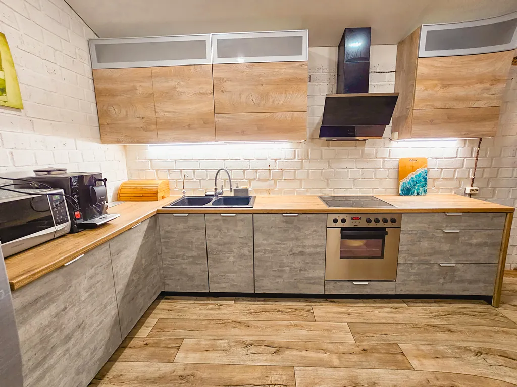 Просторный дом с баней и настольным теннисом в городе