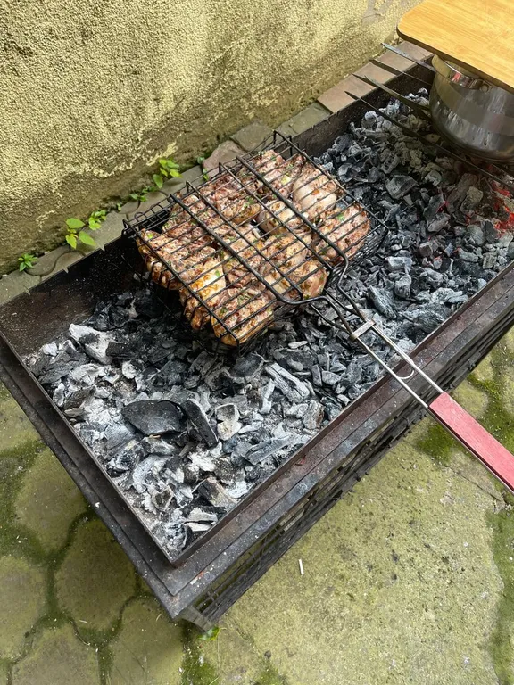 Большой дом с баней, бассейном, мангалом и парковкой