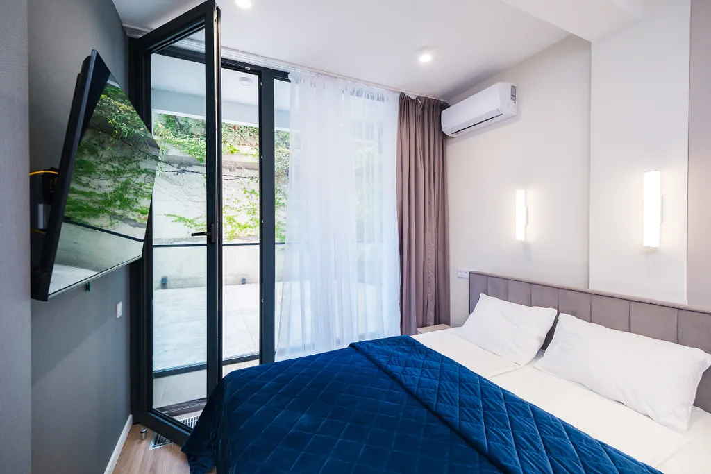 Студия в 8-и минутах ходьбы от моря с бассейном