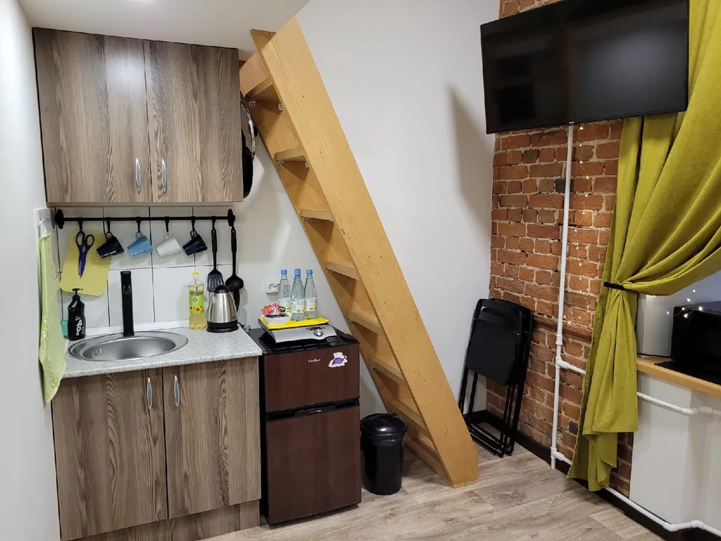 Лофт-1 Жёлтая. Клёвая двухуровневая студия в центре