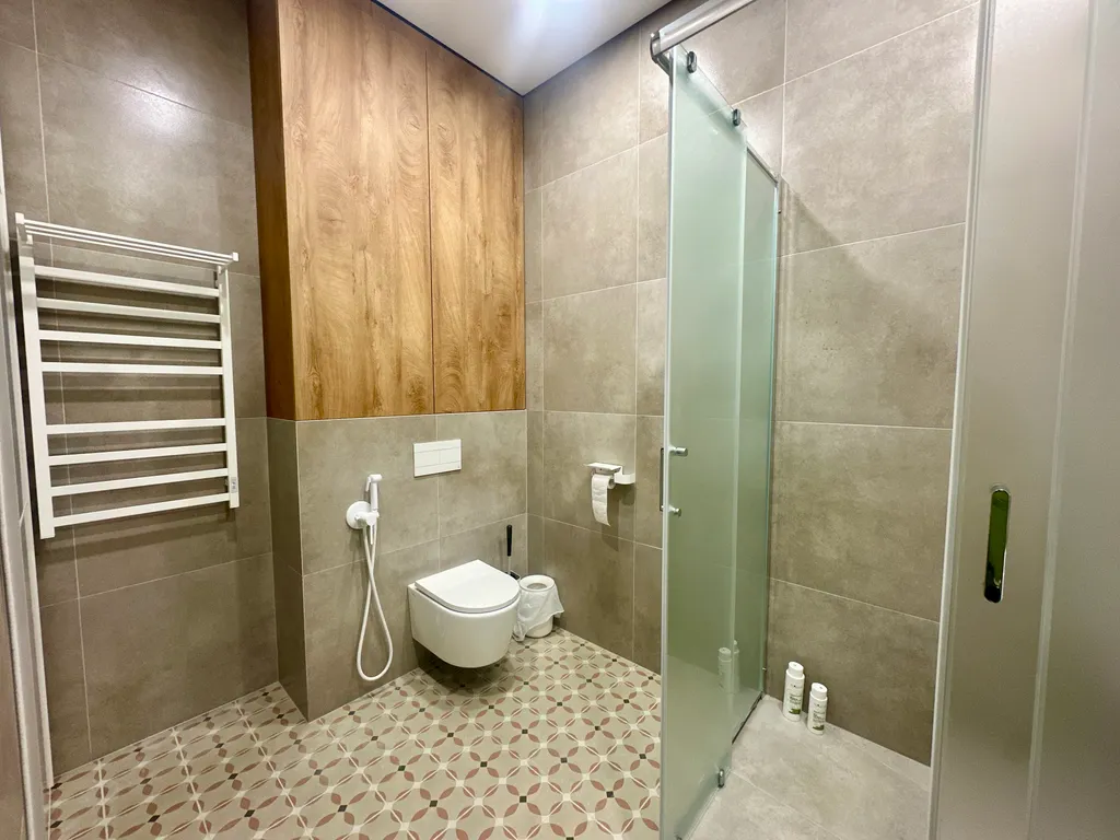 Умная квартира с дизайнерским ремонтом и тёплой парковой