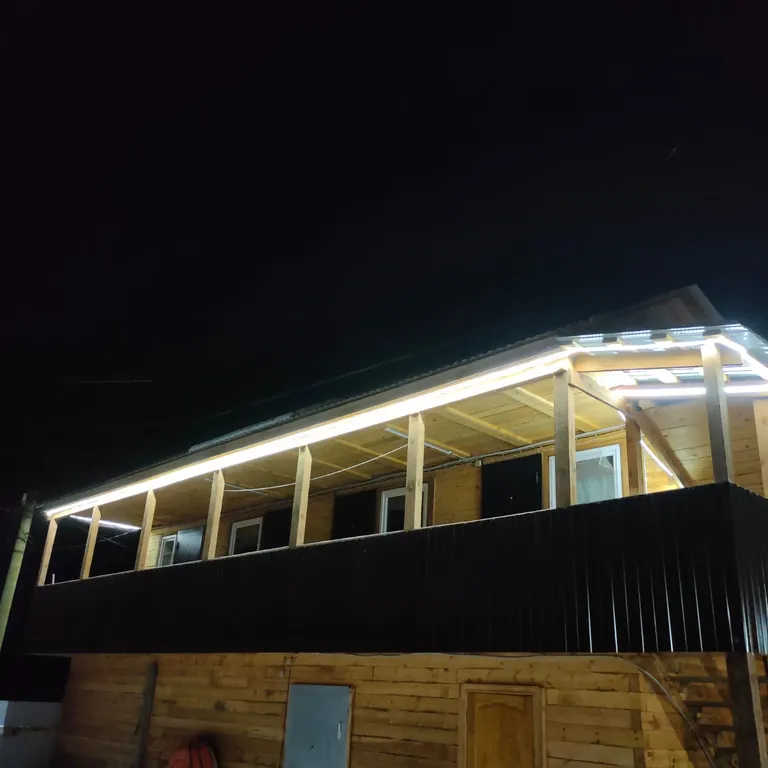 Уютный этаж из трех номеров с видом на лес