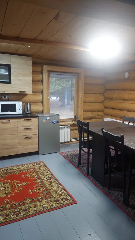 Домик в окружении гор