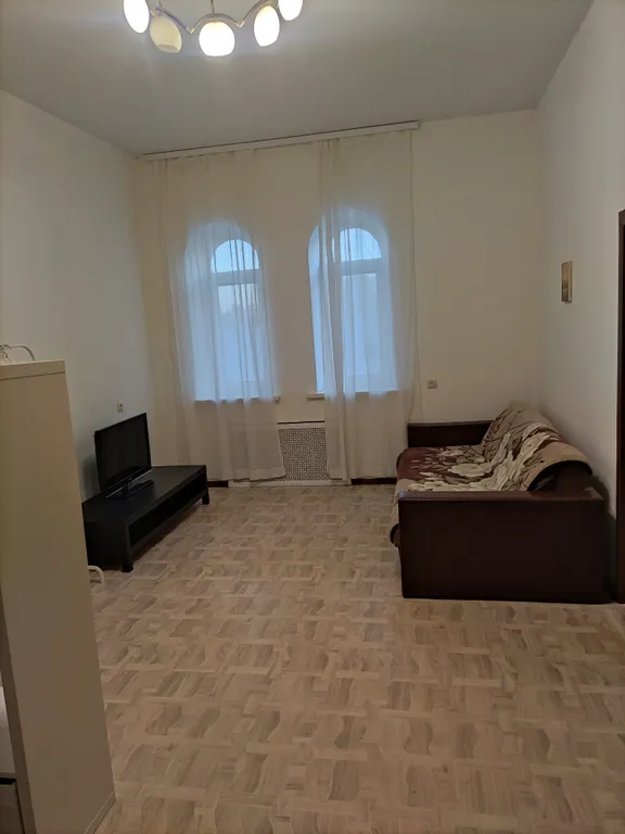 Мансарда в сталинке с арочными окнами