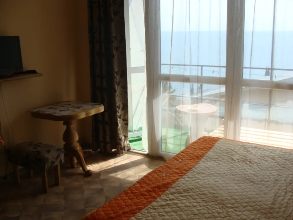 Квартира Уютный номер с прекрасным видом на море — аренда посуточно в Ялта