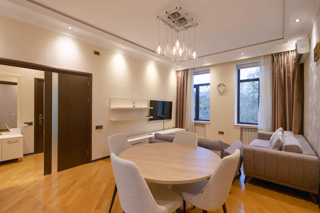 2 спальни + гостиная, прямой балкон с видом на гору Таргова