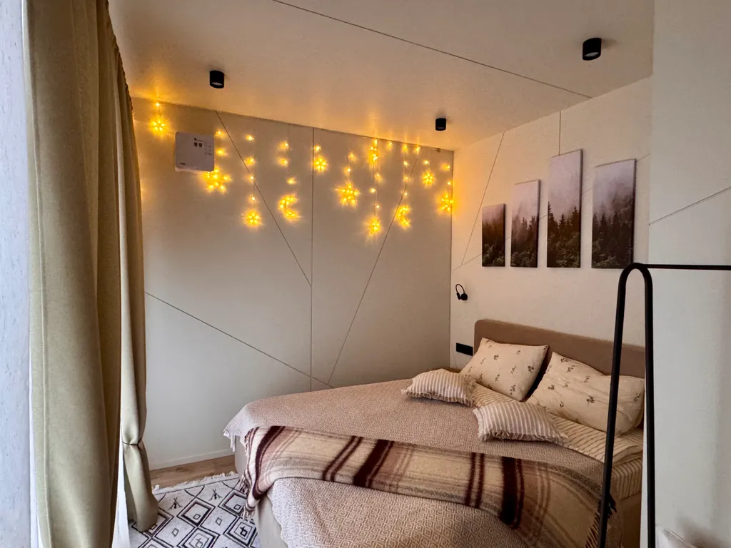 Загородный домик с камином и потрясающим видом на лес