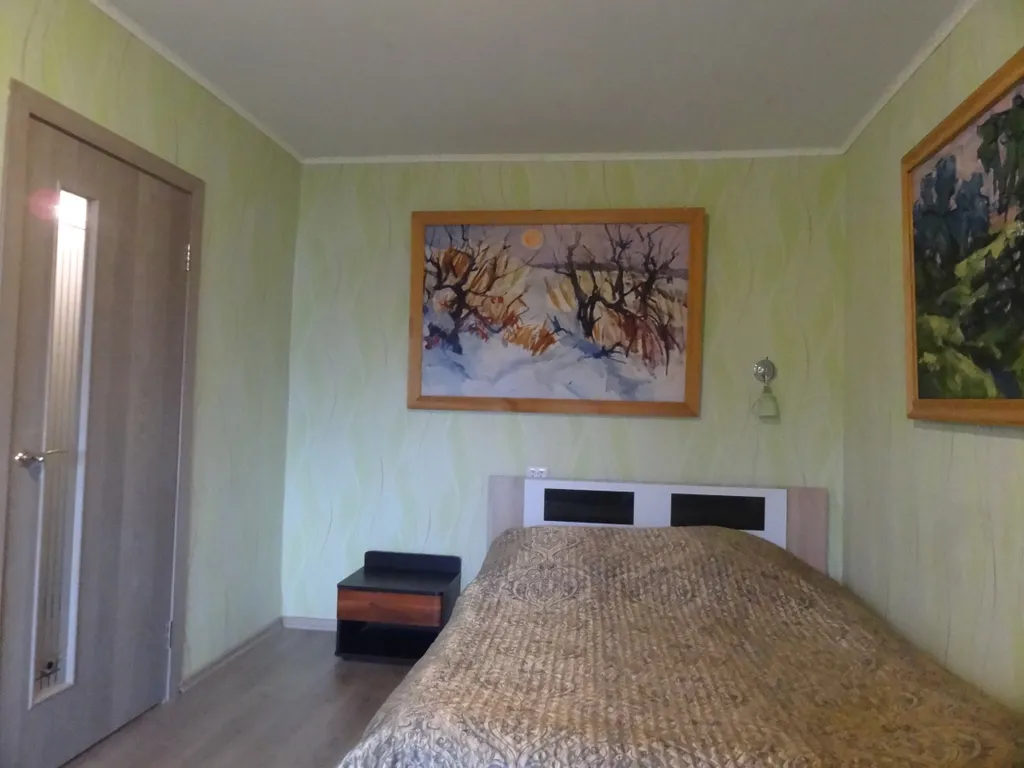 Квартира у Кремлёвского парка с балконом, Wi-Fi, кондиционер — аренда посуточно в Великий Новгород