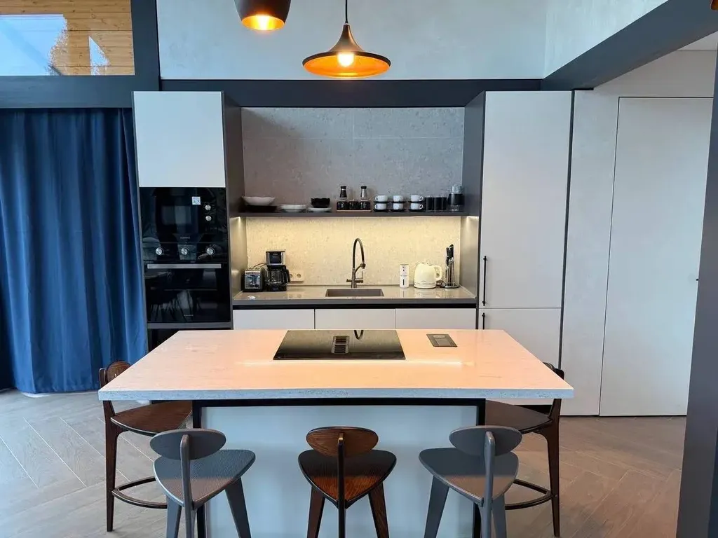 Премиальный дом с видом на лес и пруд в поселке года Ели estate