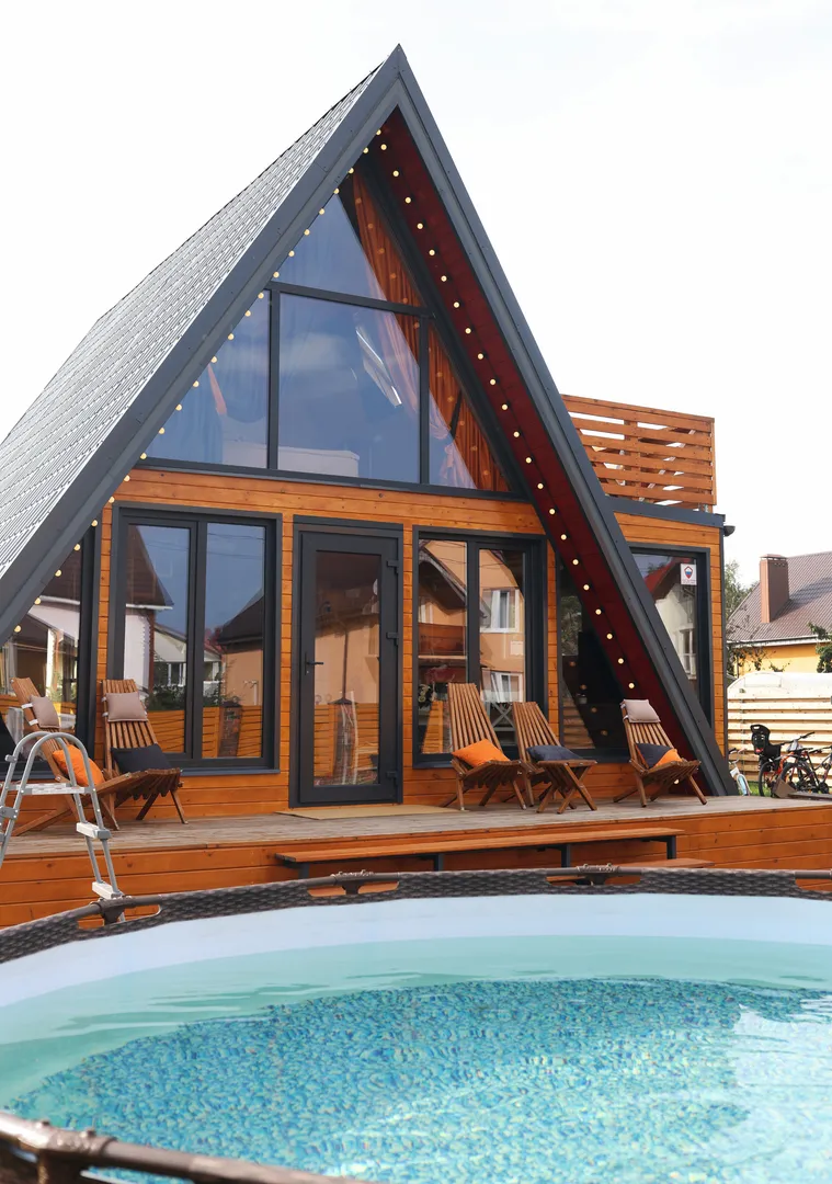 Дом в стиле A-frame + летний бассейн