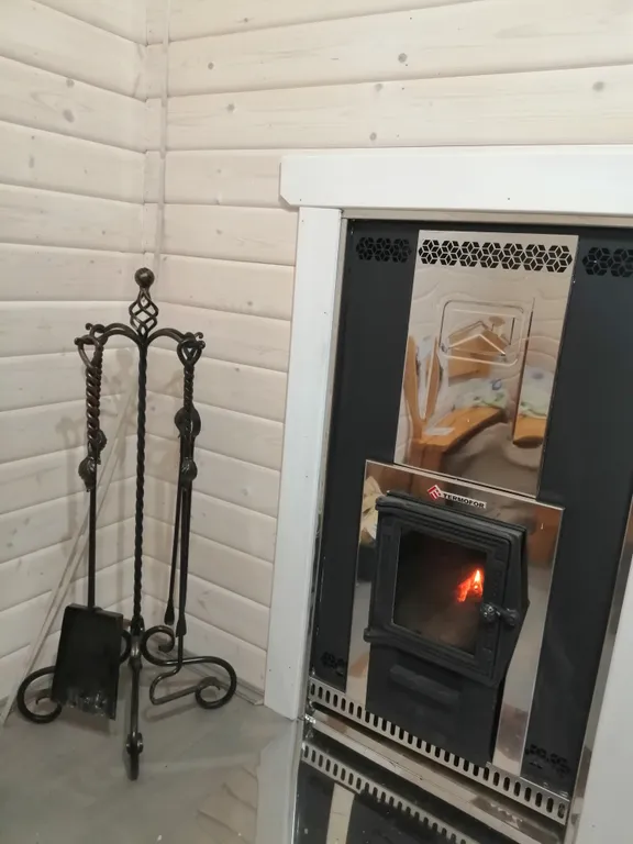 Уютный дом на берегу озера с баней на дровах