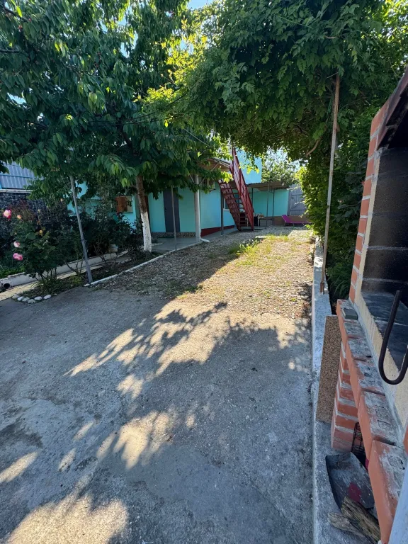 Уютный домик у моря со своим двором