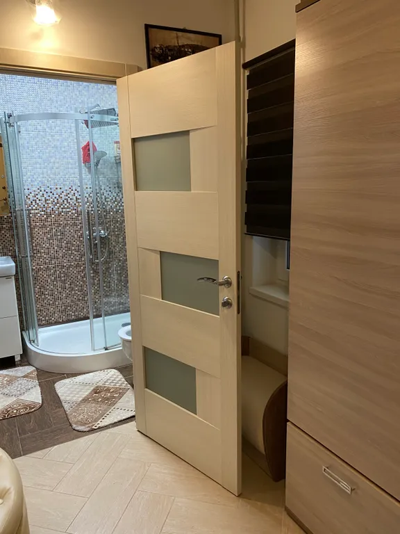 Большая студия с видом на море с панорамными окнами