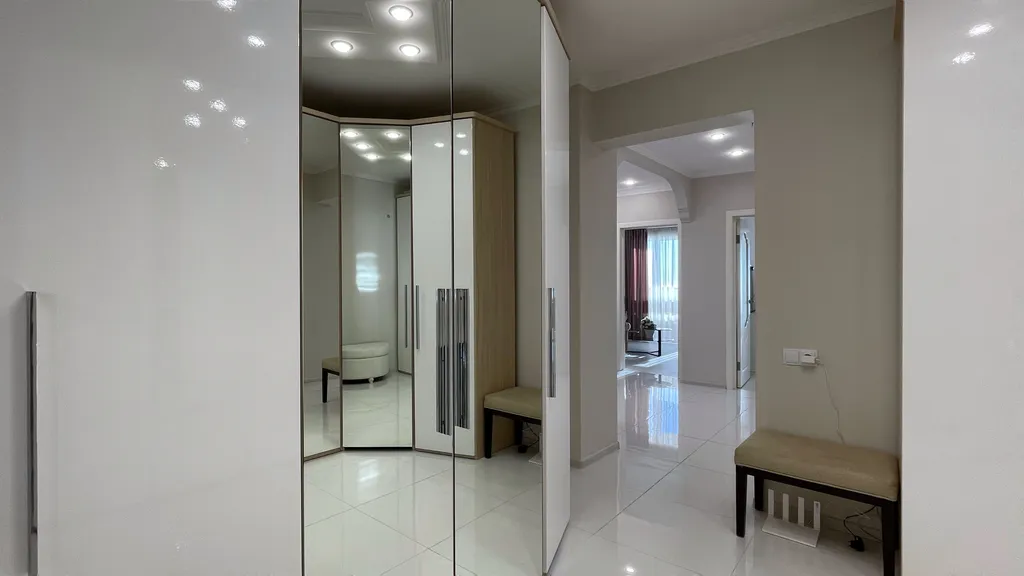 Квартира у моря с двумя спальнями и панорамным балконом