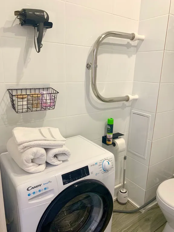 Семейный отдых в тишине: новый дом, безопасный двор и уютная квартира