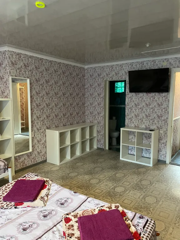 Однокомнатный коттедж со своей беседкой-кухней