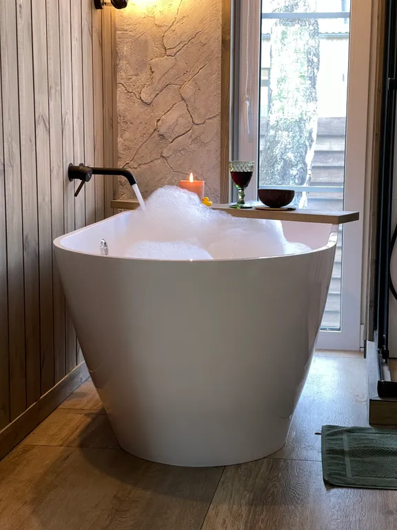 Отдых в доме в лесу с чаном и бассейном