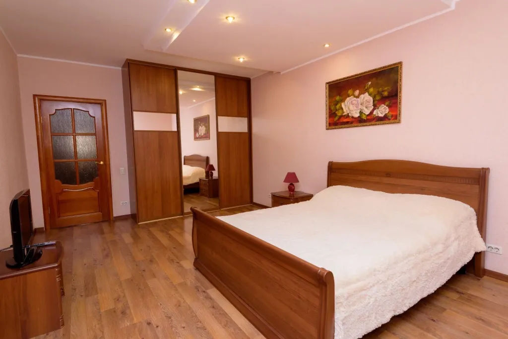 Просторная современная 2-комнатная квартира в центре