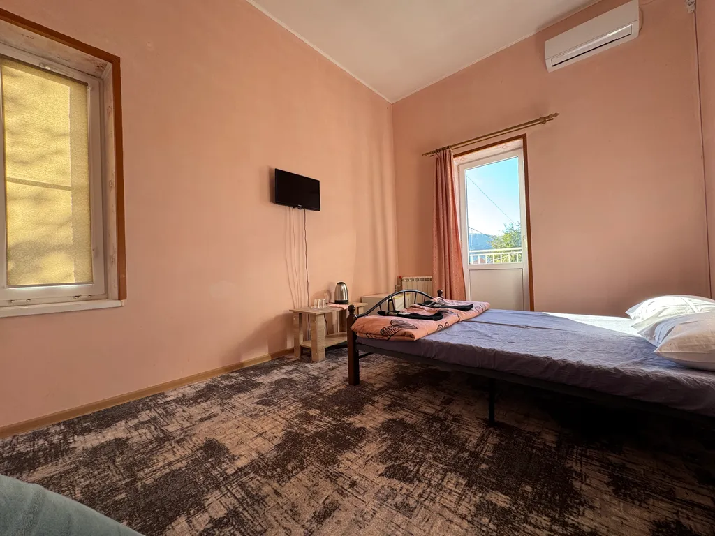 Уютный номер с видом на горы