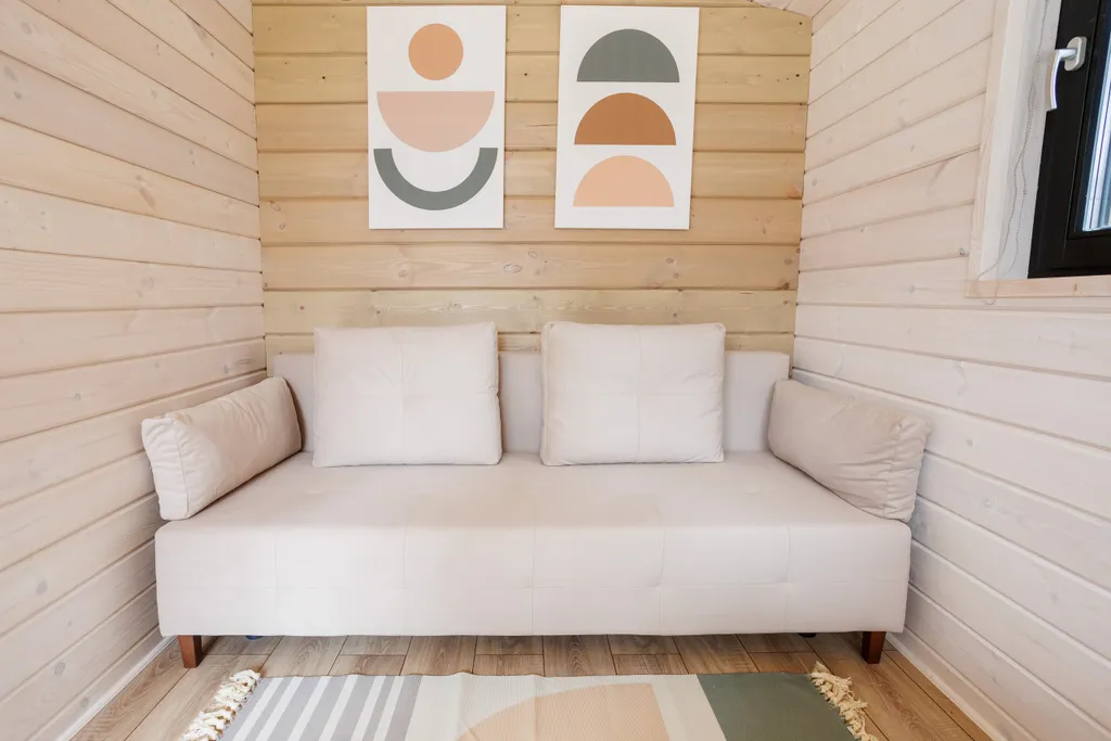 Красивый дом в ёлках