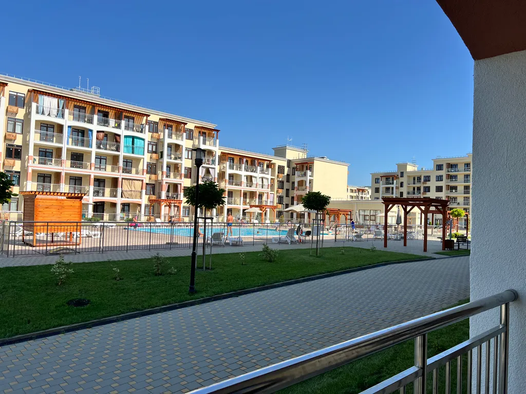 Евродвухкомнатная с видом на горы и бассейн