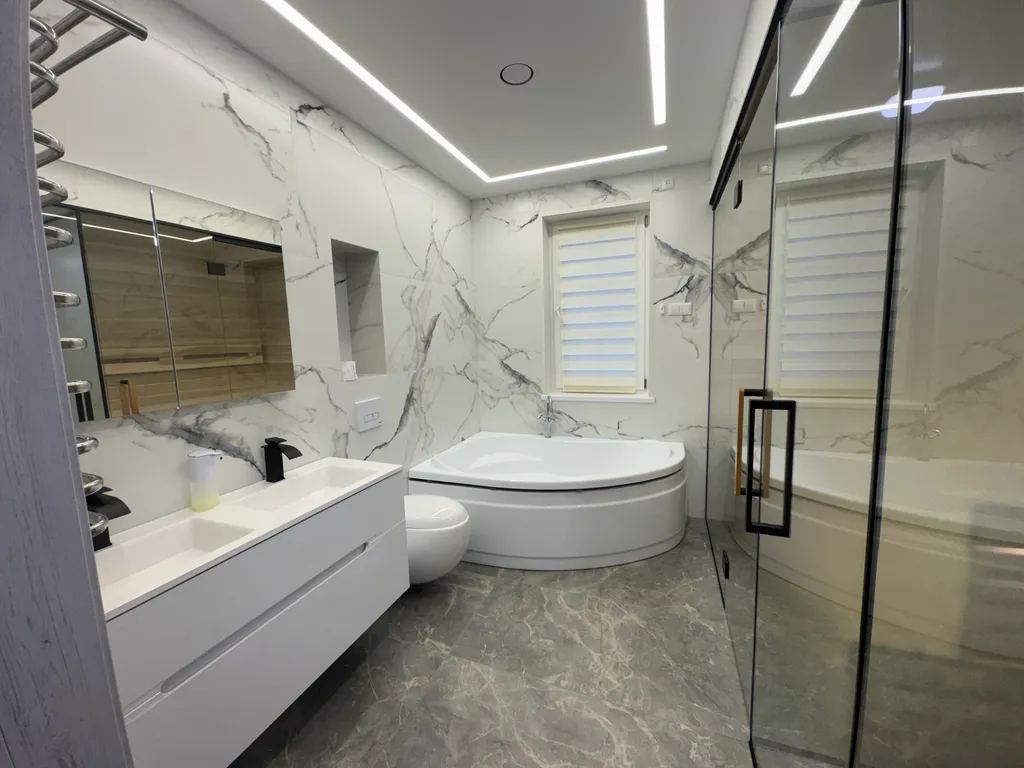 Новый коттедж с сауной и бассейном