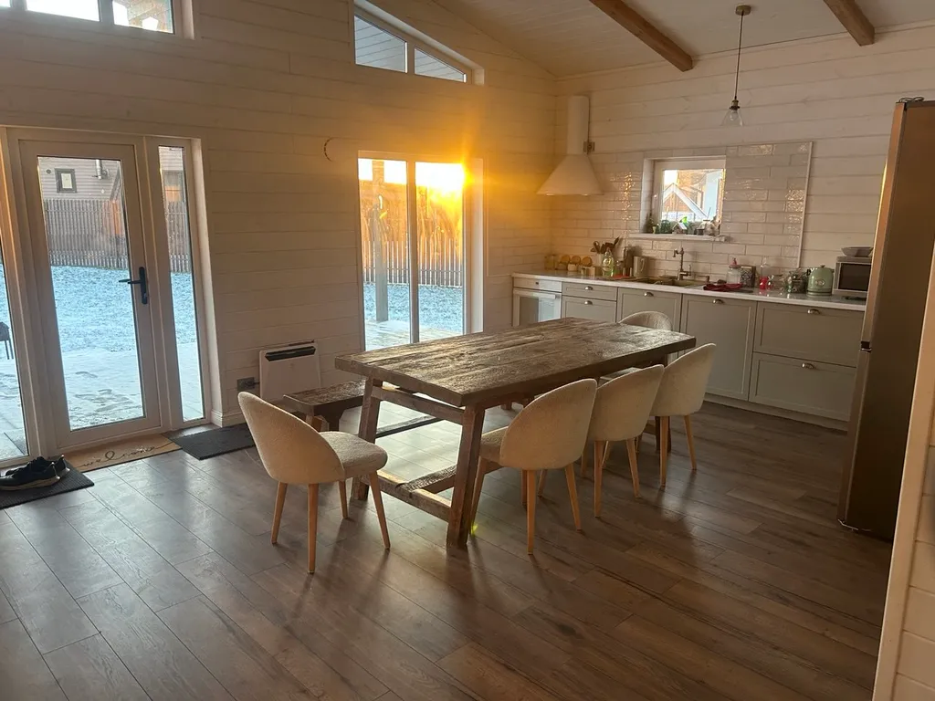 Барн с баней и чаном у озера