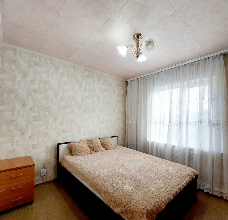 Хорошая 2х комнатная квартира с балконом в центре