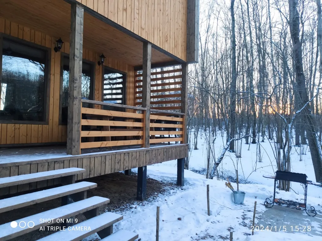 Стильный дом с лесной территорией, недалеко пруд с пляжем