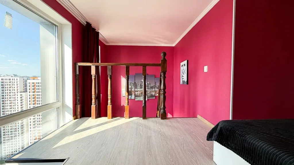 Стильная двухуровневая студия