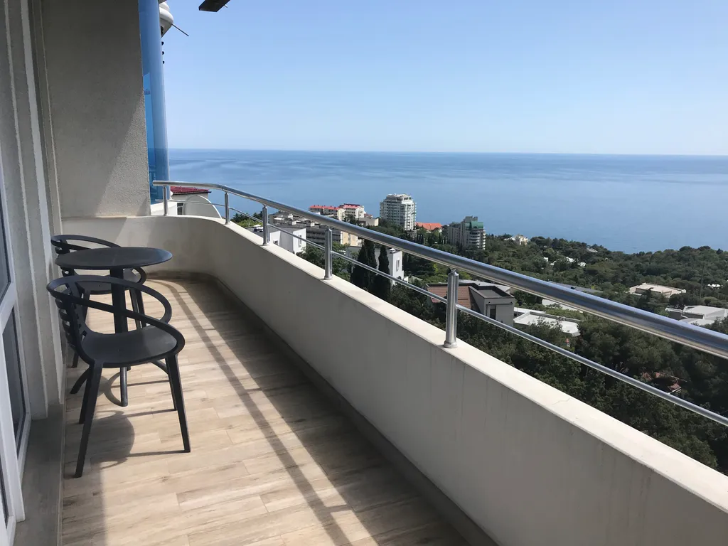 Студия с видом на море и горы