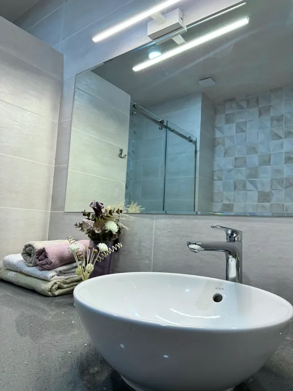 Уютная двухкомнатная квартира с потрясающим видом на море