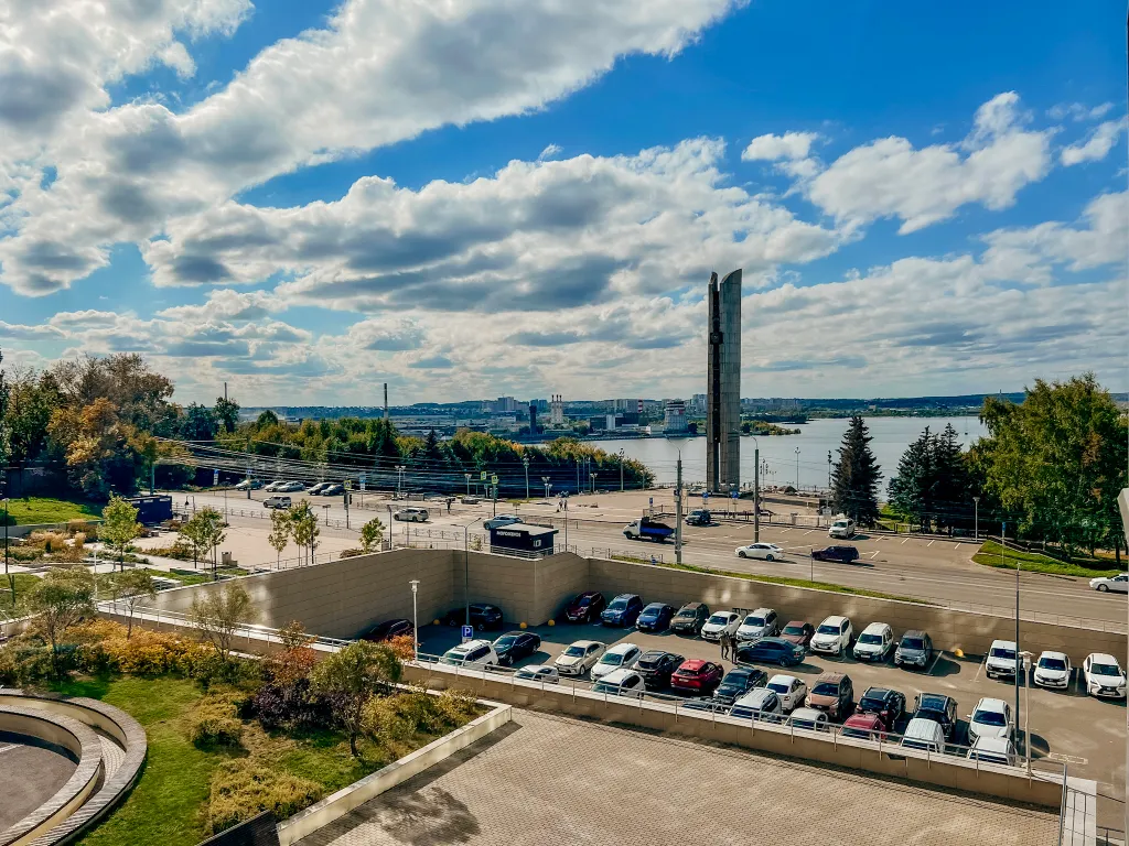 4 Угла: Тот самый ЖК колизей на набережной, М.Горького, 150