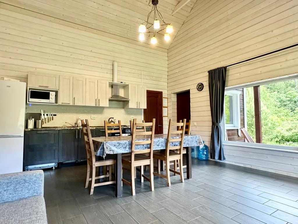 Коттедж с 3 спальнями, сауной, с видом на лес