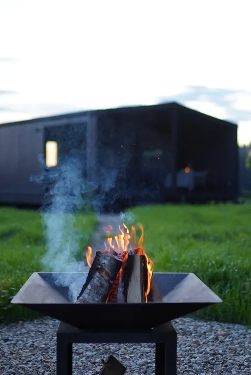 Домик на Новогодние праздники с панорамными окнами в лесу