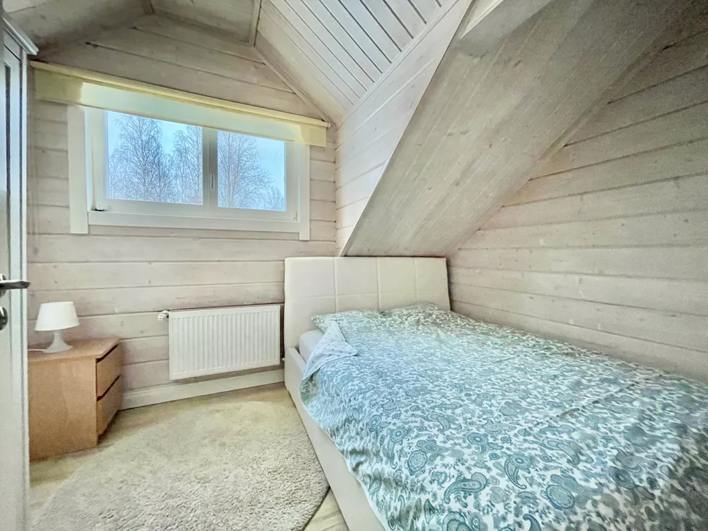 Коттедж Коттедж на берегу озера, с 5 спальнями, сауной  камином — Межозерное