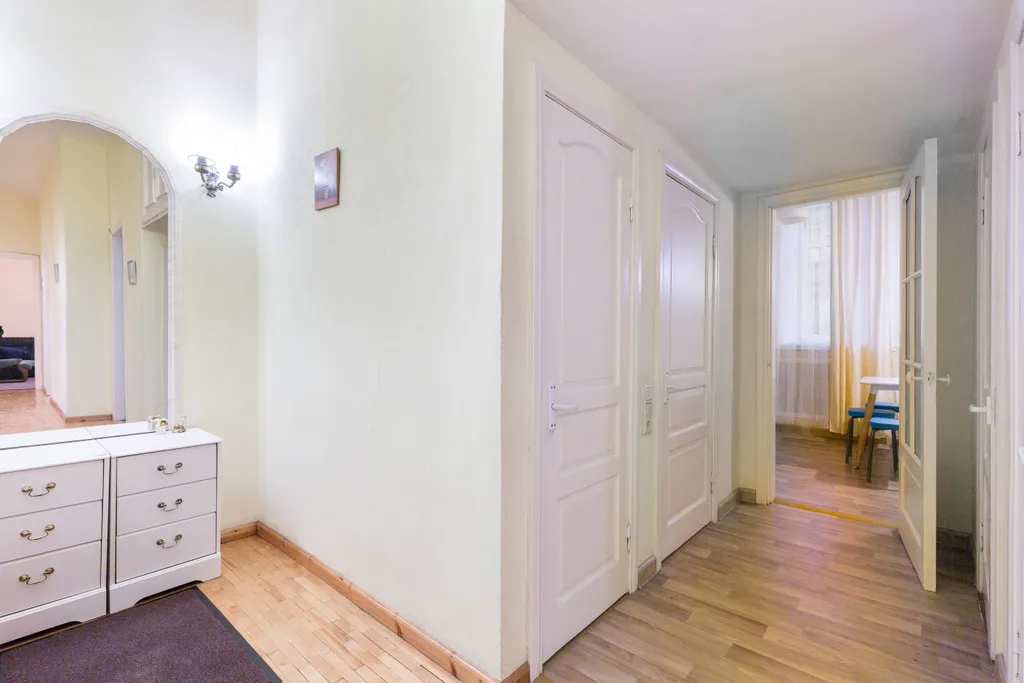 Ryss' 3BR Apt on Nevsky