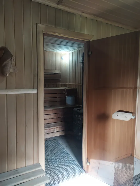 Двухэтажный коттедж с беседкой и баней для отдыха и проживания