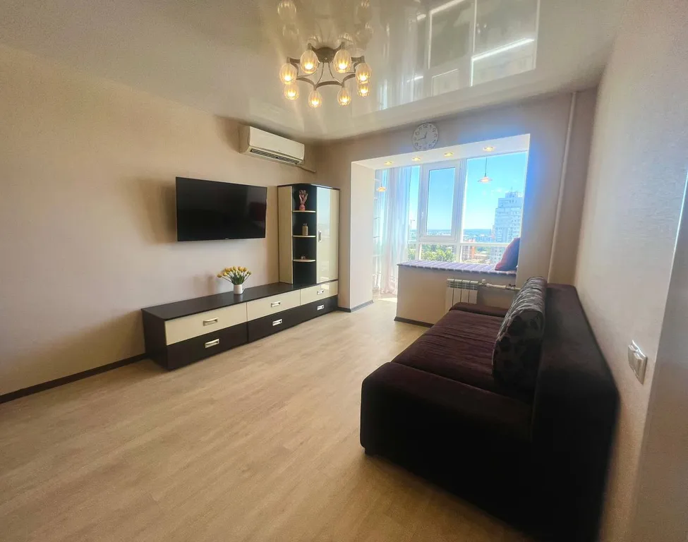 Красотка Мята в центре для гостей города и командированных работников