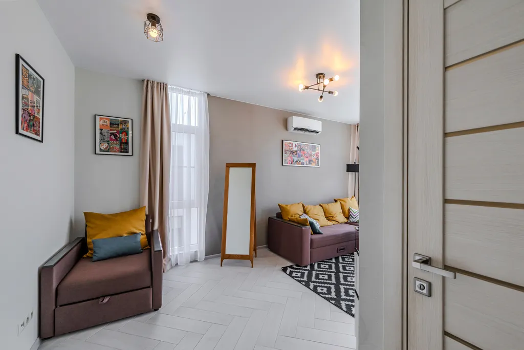 Студия с балконом и подогреваемым бассейном на территории ЖК в центре